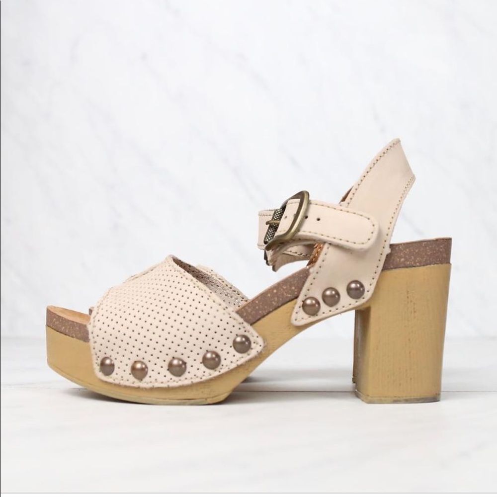 Sbicca Tonto Tan Leather Clog Sandals New